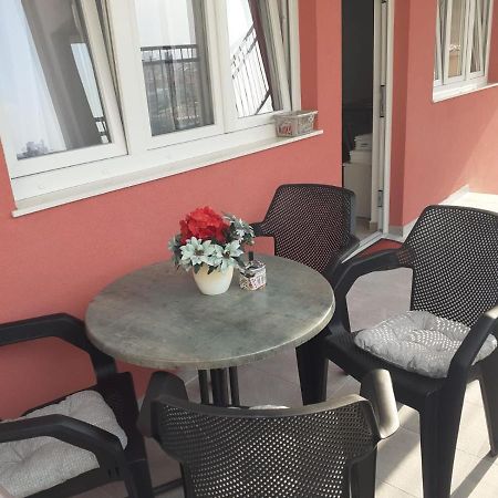 City Apartment Sara Makarska Exteriör bild